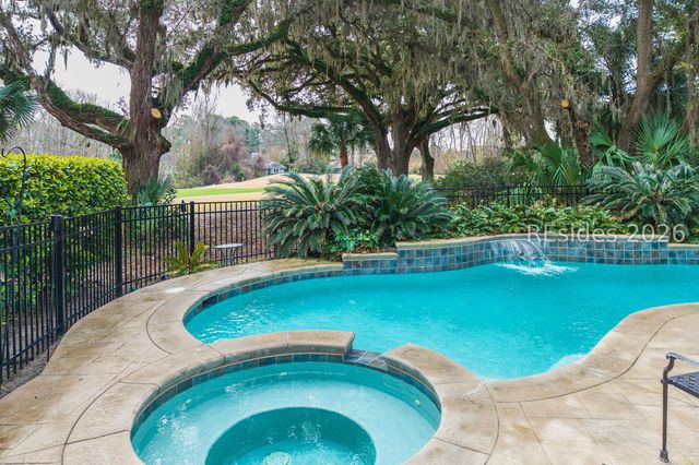 8 Old Fort Way, Hilton Head Island, SC 29926