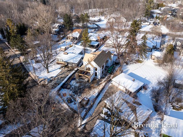 2909 Pioneer Club Road SE, East Grand Rapids, MI 49506