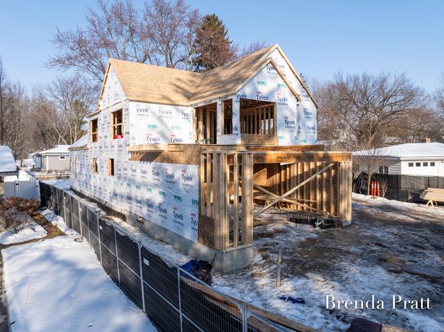 2909 Pioneer Club Road SE, East Grand Rapids, MI 49506