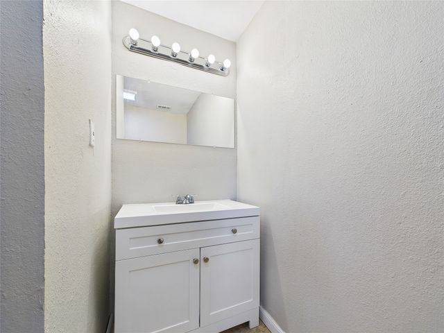 2712 Evans Avenue, Fort Worth, TX 76104