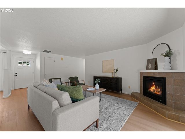 12025 Sw SPRINGWOOD Dr, Portland, OR 97223