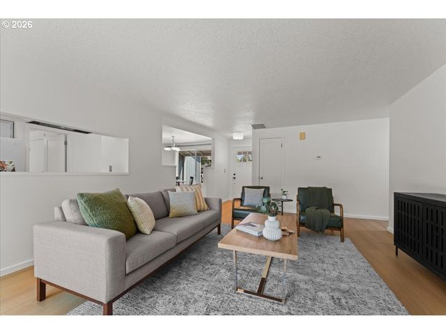 12025 Sw SPRINGWOOD Dr, Portland, OR 97223