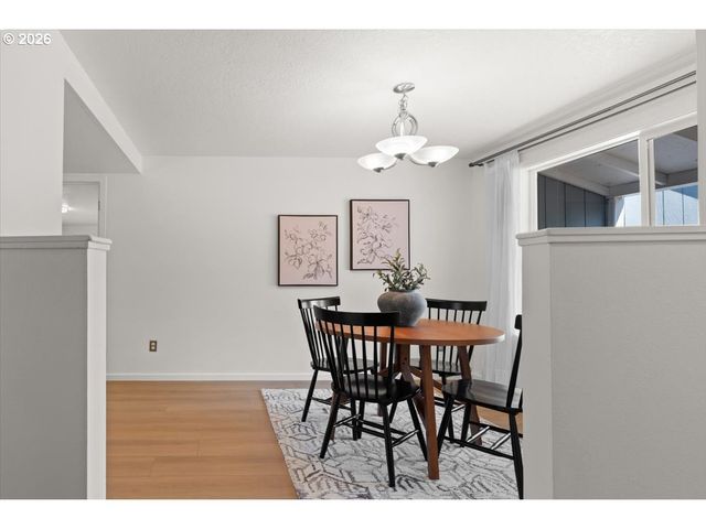12025 Sw SPRINGWOOD Dr, Portland, OR 97223