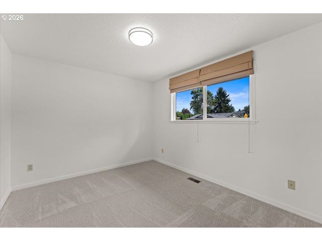 12025 Sw SPRINGWOOD Dr, Portland, OR 97223