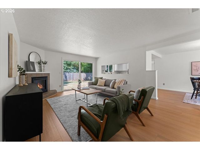 12025 Sw SPRINGWOOD Dr, Portland, OR 97223