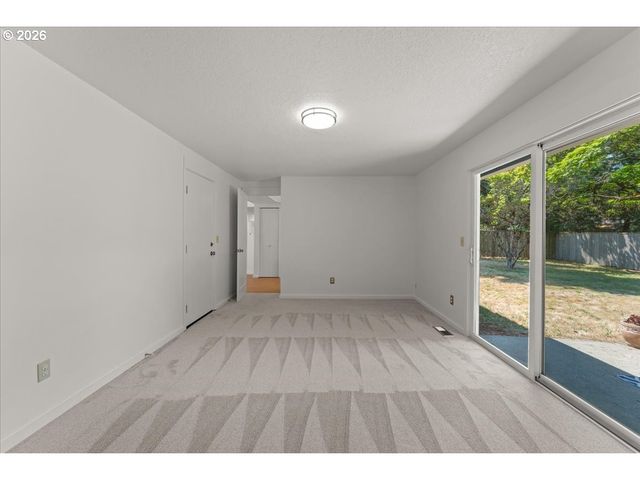12025 Sw SPRINGWOOD Dr, Portland, OR 97223