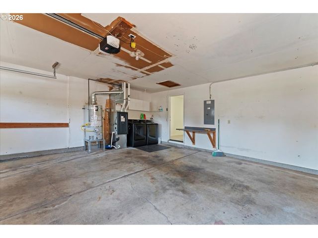 12025 Sw SPRINGWOOD Dr, Portland, OR 97223