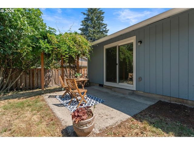 12025 Sw SPRINGWOOD Dr, Portland, OR 97223