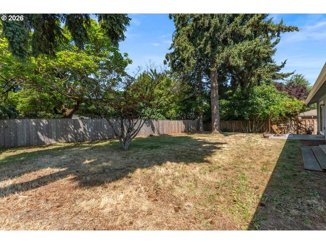 12025 Sw SPRINGWOOD Dr, Portland, OR 97223