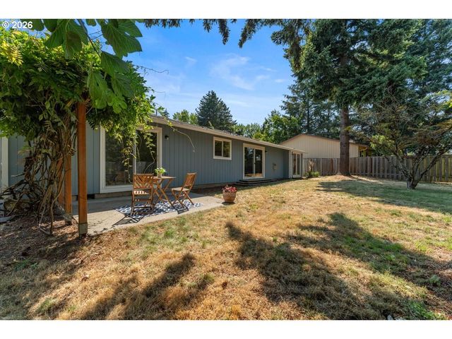 12025 Sw SPRINGWOOD Dr, Portland, OR 97223