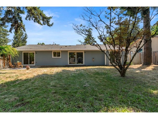 12025 Sw SPRINGWOOD Dr, Portland, OR 97223