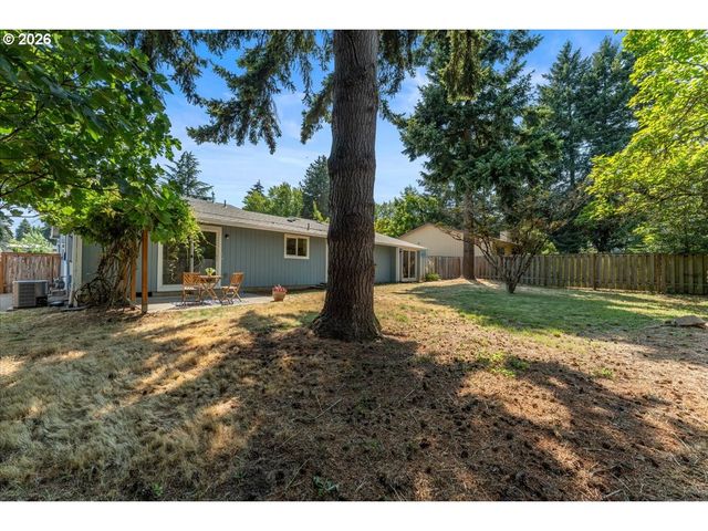 12025 Sw SPRINGWOOD Dr, Portland, OR 97223