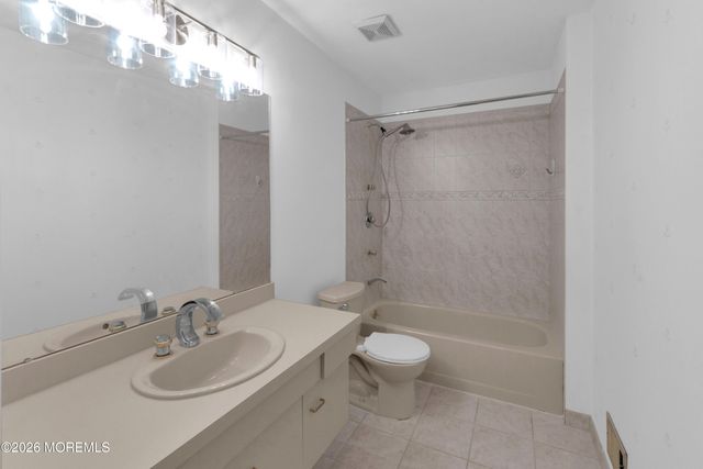 27 Oakland Road, Parlin, NJ 08859