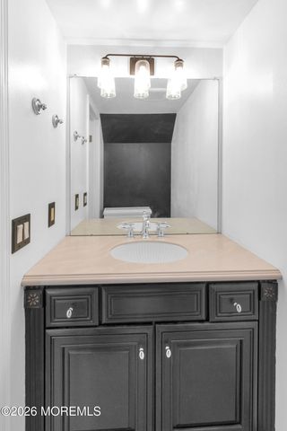 27 Oakland Road, Parlin, NJ 08859