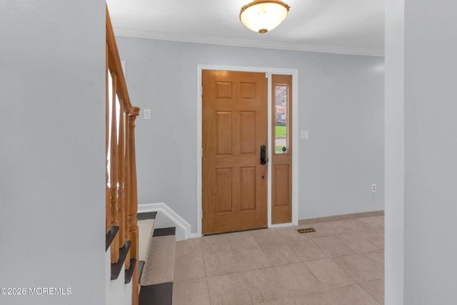 27 Oakland Road, Parlin, NJ 08859