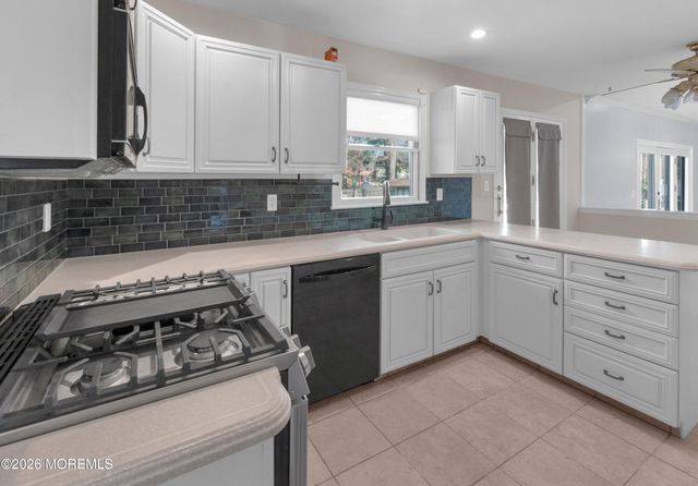 27 Oakland Road, Parlin, NJ 08859