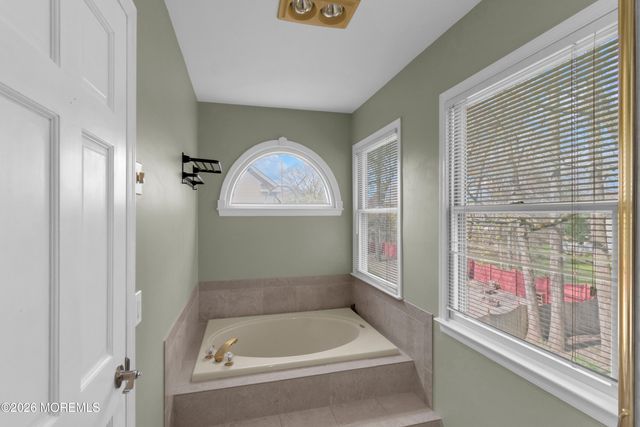 27 Oakland Road, Parlin, NJ 08859