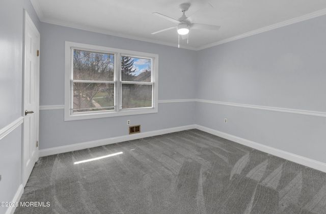 27 Oakland Road, Parlin, NJ 08859