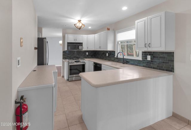 27 Oakland Road, Parlin, NJ 08859