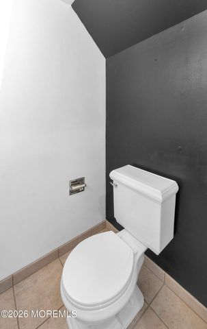 27 Oakland Road, Parlin, NJ 08859