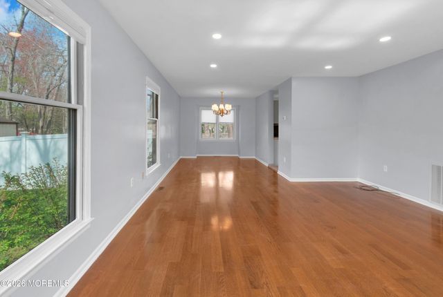 27 Oakland Road, Parlin, NJ 08859