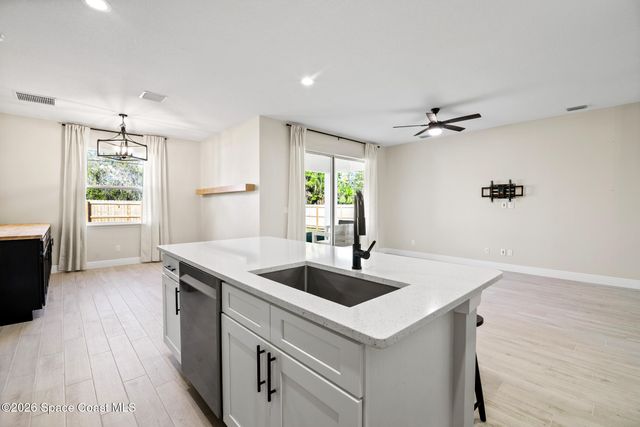207 Bellbrook Street SE, Palm Bay, FL 32909