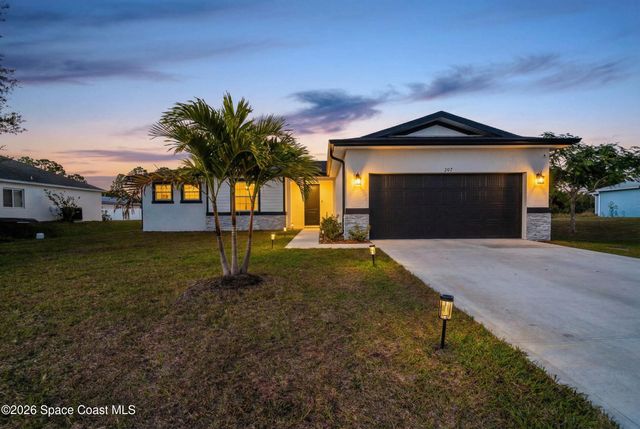 207 Bellbrook Street SE, Palm Bay, FL 32909