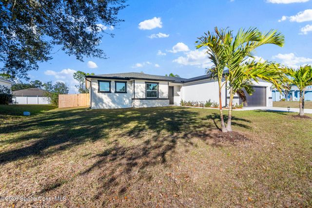 207 Bellbrook Street SE, Palm Bay, FL 32909