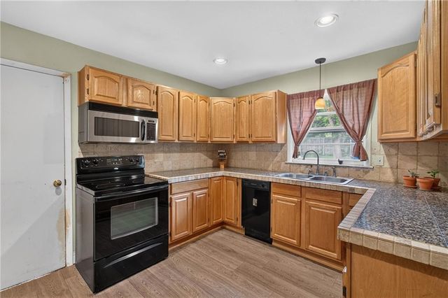 8427 England Street, Overland Park, KS 66212