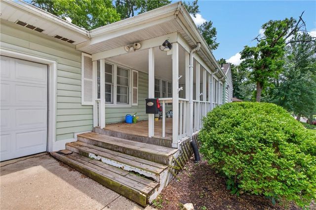 8427 England Street, Overland Park, KS 66212