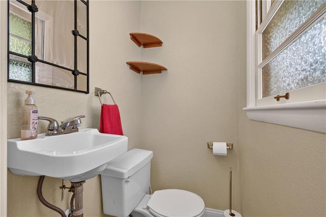 8427 England Street, Overland Park, KS 66212