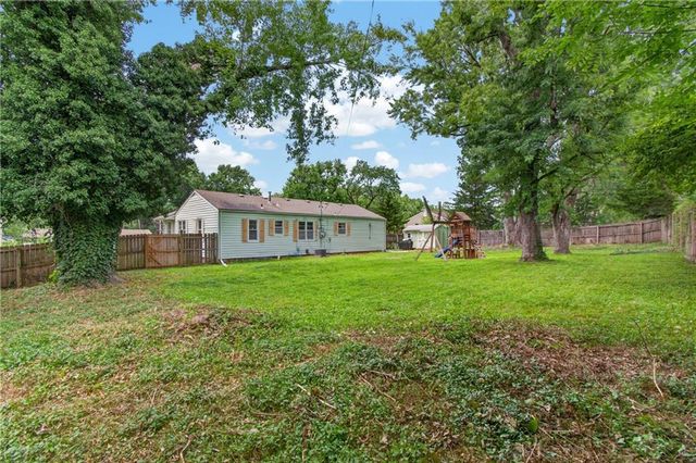 8427 England Street, Overland Park, KS 66212