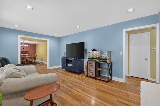 8427 England Street, Overland Park, KS 66212