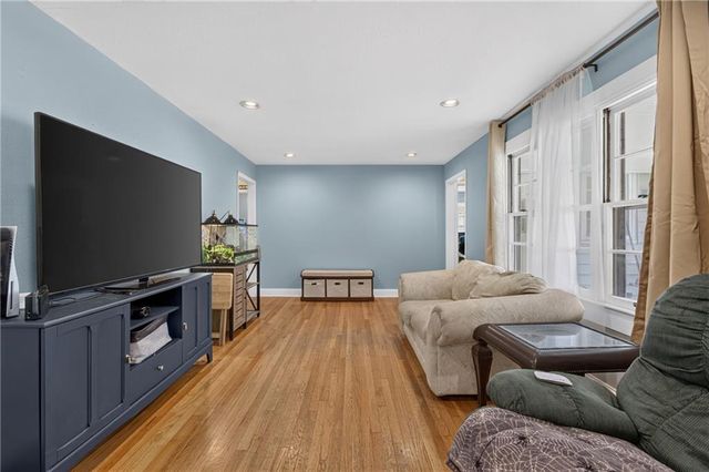 8427 England Street, Overland Park, KS 66212