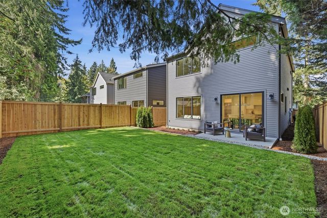 10026 Slater Avenue NE, Kirkland, WA 98033