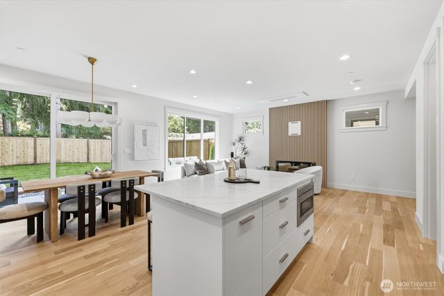10026 Slater Avenue NE, Kirkland, WA 98033