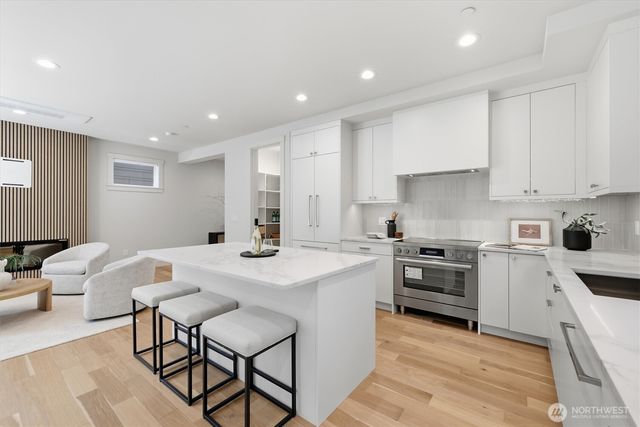 10026 Slater Avenue NE, Kirkland, WA 98033