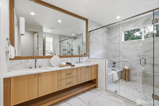 10026 Slater Avenue NE, Kirkland, WA 98033