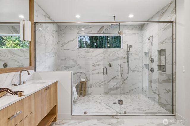 10026 Slater Avenue NE, Kirkland, WA 98033