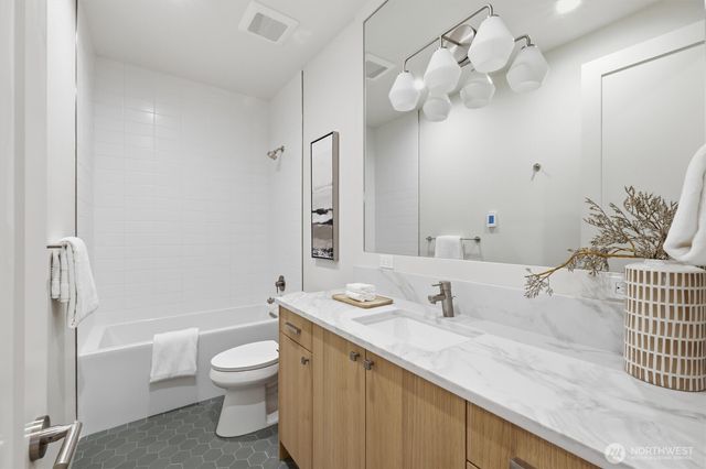 10026 Slater Avenue NE, Kirkland, WA 98033