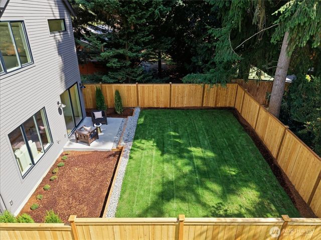 10026 Slater Avenue NE, Kirkland, WA 98033