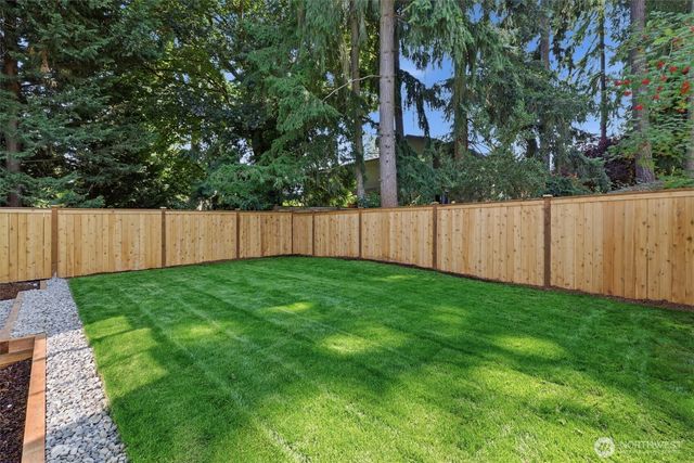 10026 Slater Avenue NE, Kirkland, WA 98033