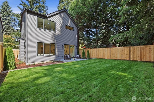 10026 Slater Avenue NE, Kirkland, WA 98033