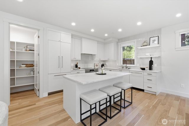 10026 Slater Avenue NE, Kirkland, WA 98033