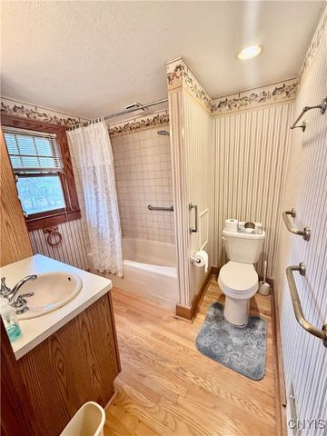 242 North Hoopes Avenue, Auburn, NY 13021