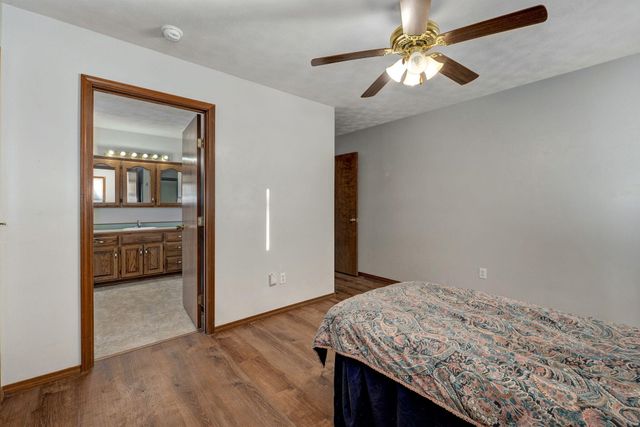 5567 S Jefferson Avenue, Springfield, MO 65810