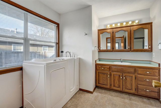 5567 S Jefferson Avenue, Springfield, MO 65810