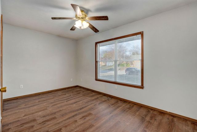 5567 S Jefferson Avenue, Springfield, MO 65810