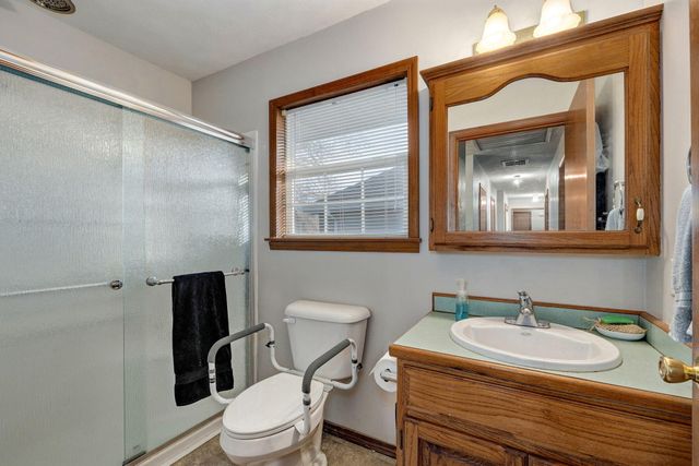 5567 S Jefferson Avenue, Springfield, MO 65810