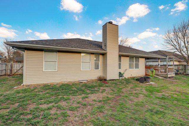 5567 S Jefferson Avenue, Springfield, MO 65810